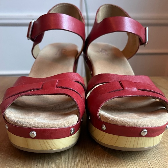 Clarks Red Ledella Trail studded clogs shoes sandals - Picture 5 of 7